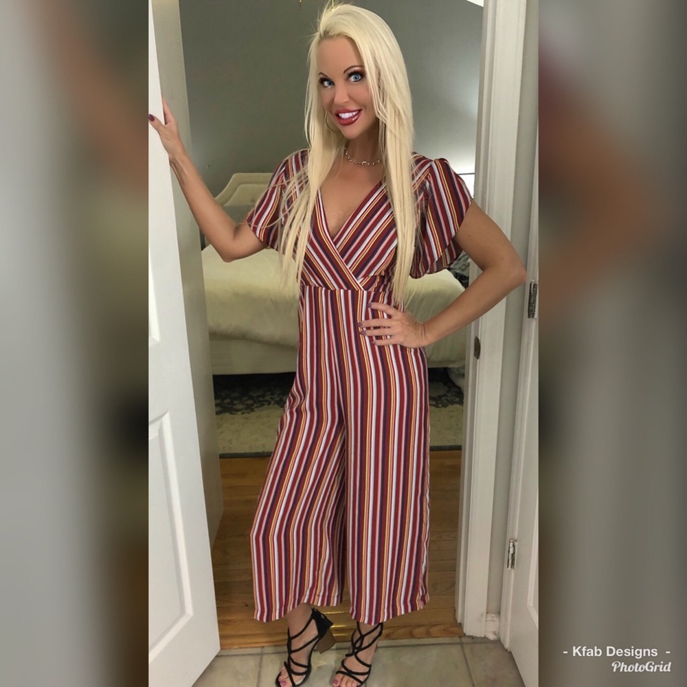 🥰RED Striped Back Tie Cropped Wide Leg Jumpsuit! - Picture 8 of 8